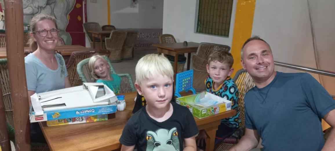 G Vibes Guest House Агра Экстерьер фото