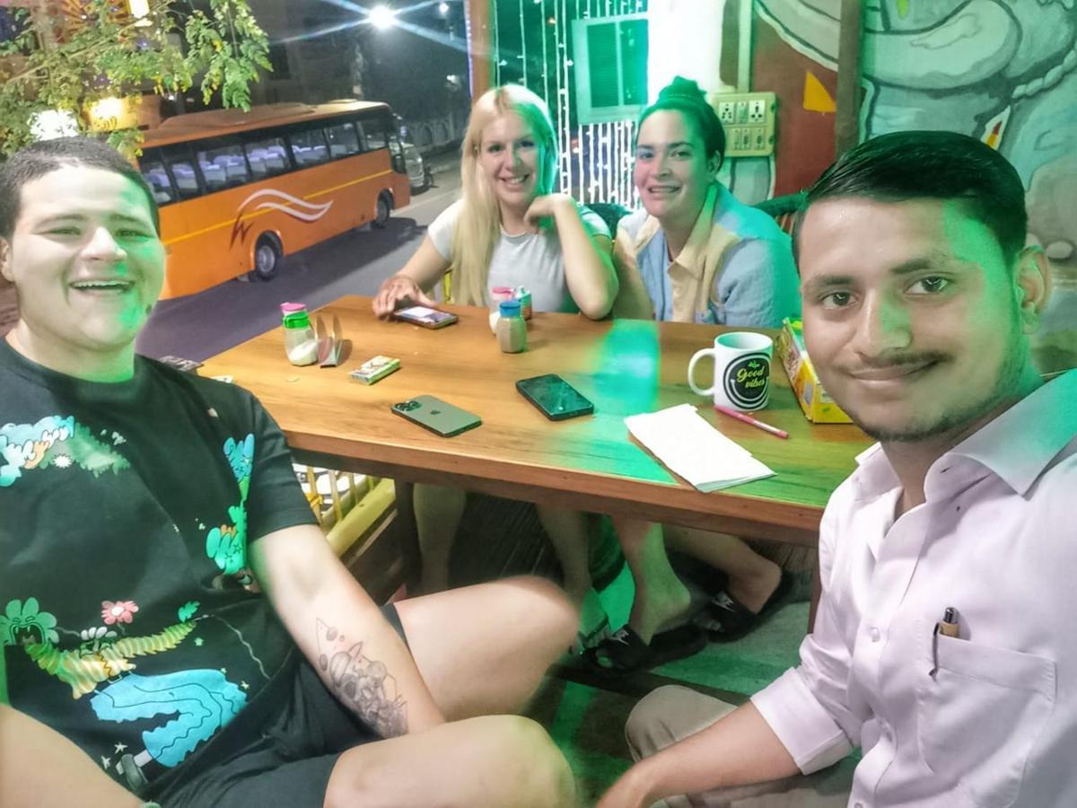 G Vibes Guest House Агра Экстерьер фото
